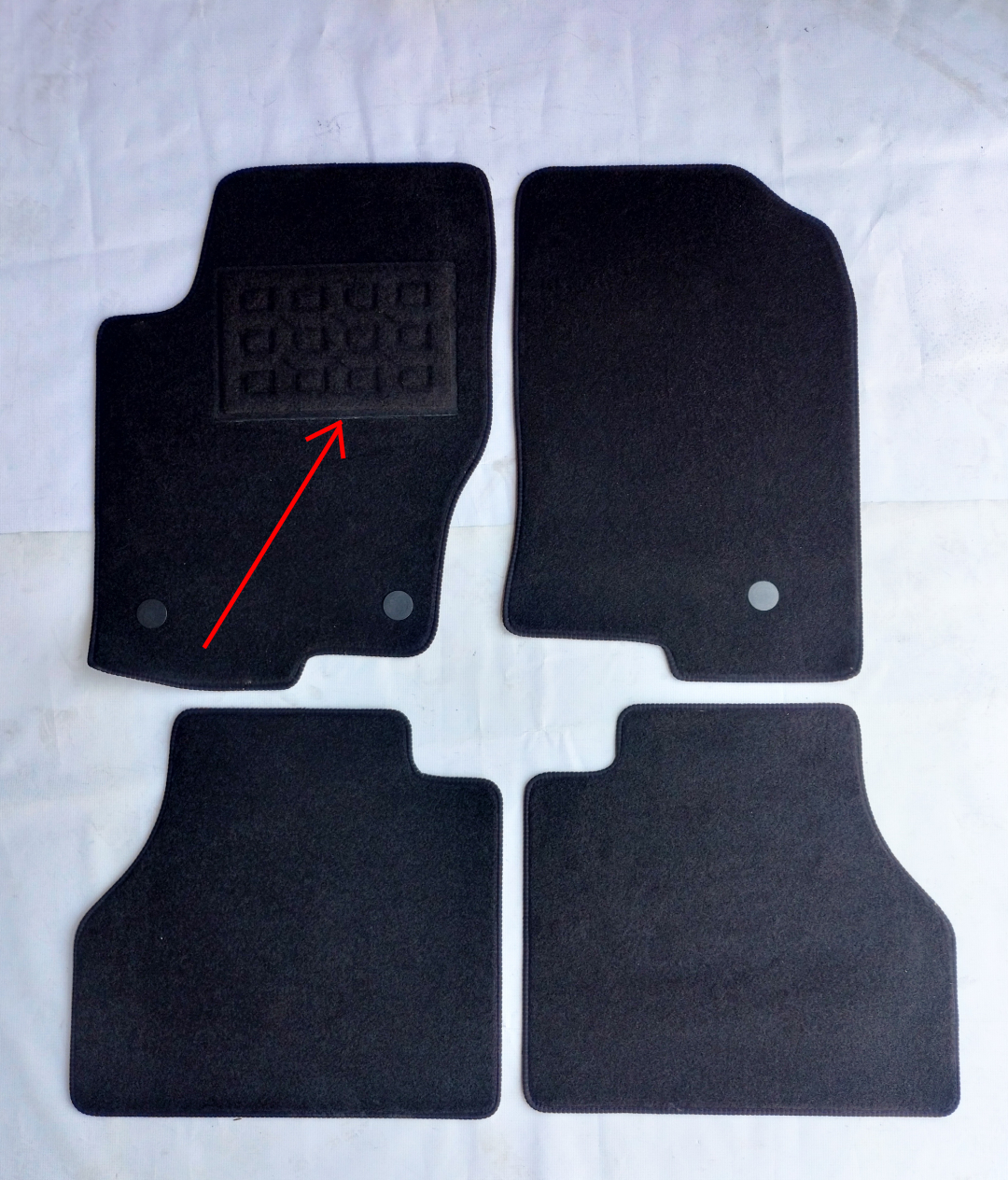 Covorase mocheta Nissan Navara 2010- Negre, MIC DEFECT, COVORAS SOFER